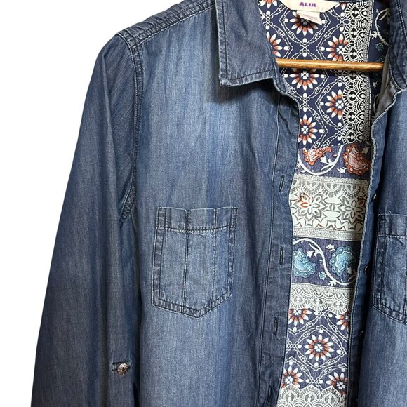 Distressed Chambray Tabbed Long Sleeve Mixed Pattern Button Front Shirt Size M - Picture 3 of 6